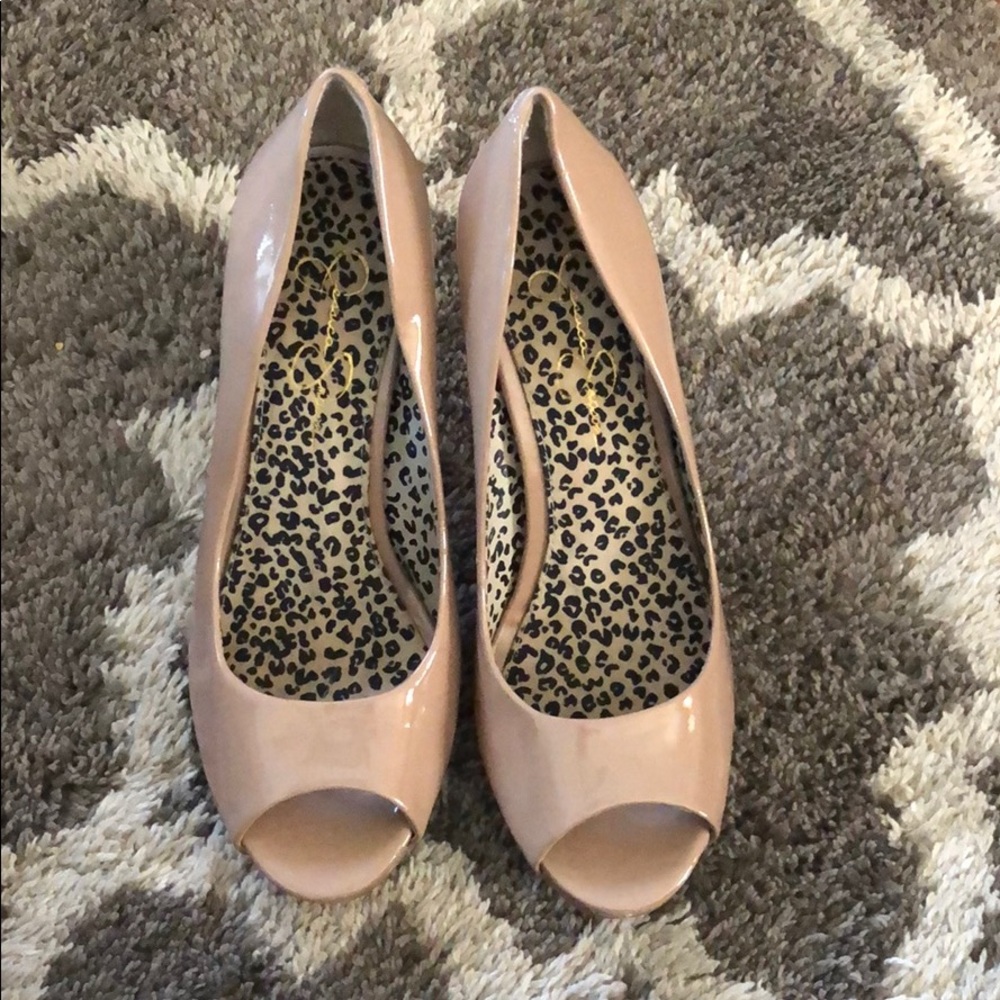 Jessica Simpson pumps